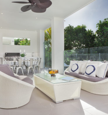 Modern under cover patio - Big Easy Patio