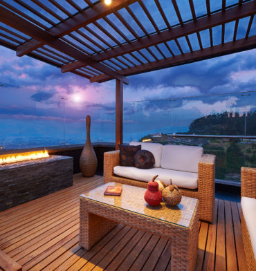 Interior design: Beautiful modern terrace lounge with pergola - Big Easy Patio